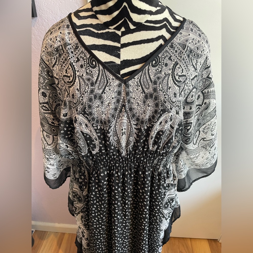 Speed Control New York Women’s Kimono Chiffon Dress Black and White Paisley - Picture 2 of 8